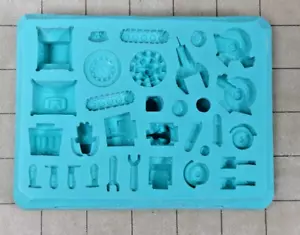 Hirst Arts Mold #329 ROBOTS (MOLD B) - NM - Picture 1 of 1