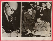 1945 General Eisenhower and Zhukov at Russian HQ Berlin Germany Orig News Photo