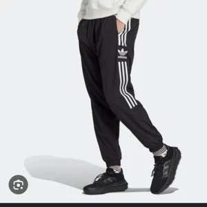 pantaloni tuta uomo adidas Adicolor Classics Lock Up Trefoil - Foto 1 di 6