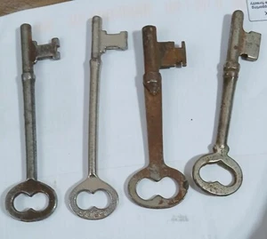 4 ANTIQUE REPLACEABLE SKELETON KEY - Picture 1 of 1