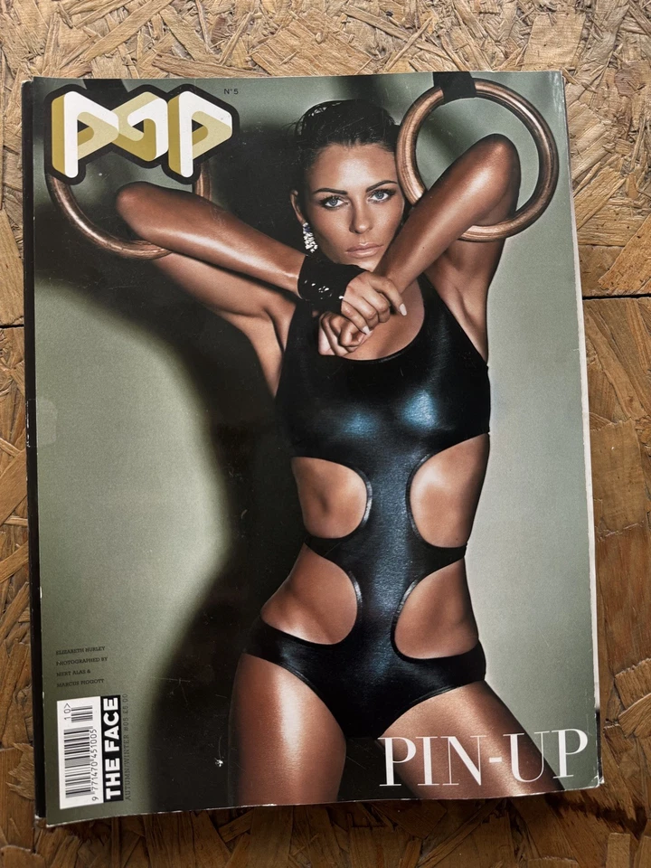 RARE POP Magazine Issue 5  Autumn Winter 02/03  ELIZABETH HURLEY Fashion Gay  Foto 1 de 2