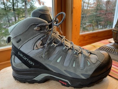 Botas de senderismo Salomon para mujer se ajustan como un 10. "10 3/8"" pies de largo costaba $125" Foto 1 de 4