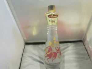 Horse Drawn Sleigh & St Basils Cathedral Vintage Arrow Vodka Liquor Bottle - Picture 1 of 10