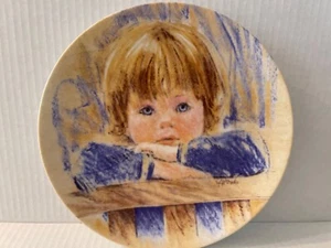 THE EDWIN M KNOWLES CHINA CO. - 1985 PLATE - 13506B - DAYDREAMING - FRANCES HOOK - Picture 1 of 4