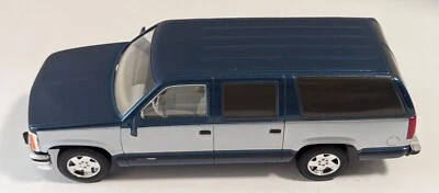 1994 GMC 1500 Suburban BANK with key - Blue/Silver - Brookfield Collector Guild - Image 1 of 4