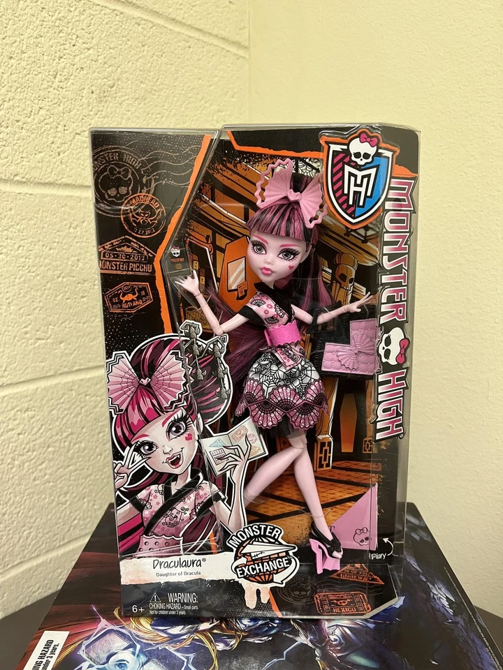 Кукла Monster High Monster Exchange Program DRACULAURA - Изображение 1 из 4