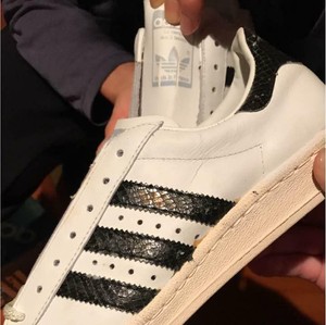 رومانسي adidas superstar crease 