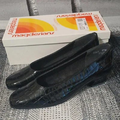 Magdesians Elegant Black Loafers with Timeless Design and Comfort - Image 1 of 4