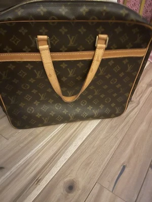 Maletín Louis Vuitton genuino poco usado excelente estado Foto 1 de 4