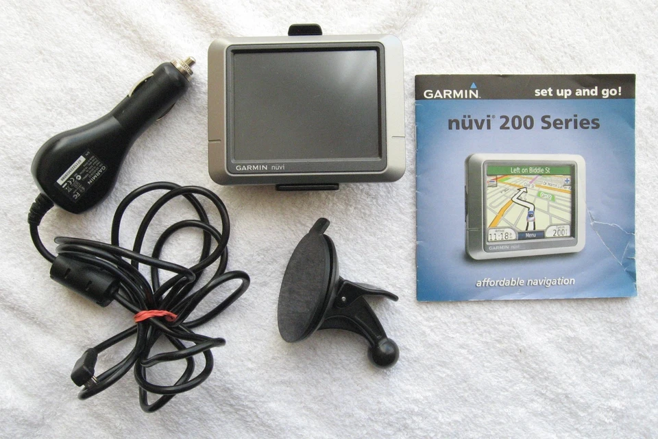Garmin Nuvi 200 Navigation GPS Bundle With Instruct Booklet, Cable & Car Mount - Image 1 of 1