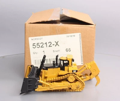 Norscot 55212 1:50 Caterpillar D11T Assembled Track-Type Tractor - Image 1 of 4