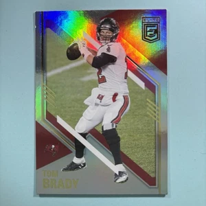 Tom Brady 2021 Donruss Elite Rainbow Foil Base 7 NFL Hall of Famer Bucs Patriots - Afbeelding 1 van 2