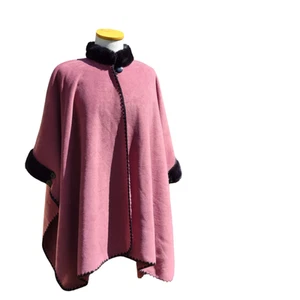 Damen Poncho Cape Wolle Mauve mit Kunstfellbesatz Ausschnitt und Ärmeln One Size Neu - Bild 1 von 7