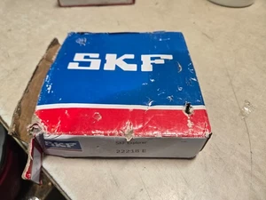 SKF 22218 E Spherical Roller Bearing 90x160x40 mm 22218E New Open box - Picture 1 of 5