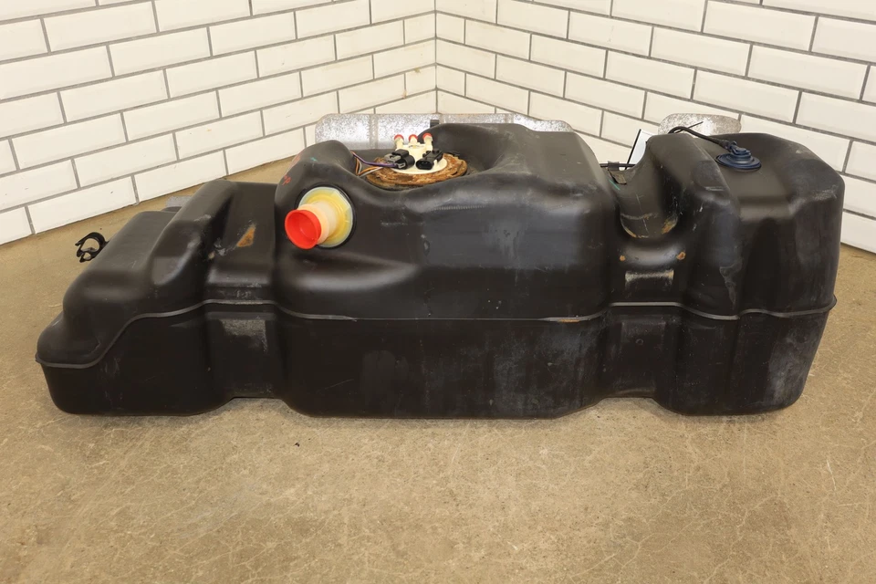 01-03 Chevy GMC 2500HD Gasoline 26 Gallon Fuel Tank with Pump OEM GMT800 Foto 1 de 4