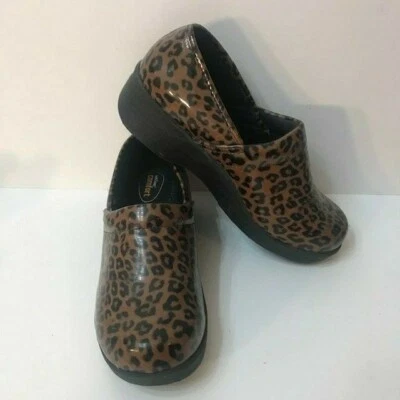 Zapatos Zueco Safe T Step Comfort Estampado Animal, Talla 7 1/2 Foto 1 de 4