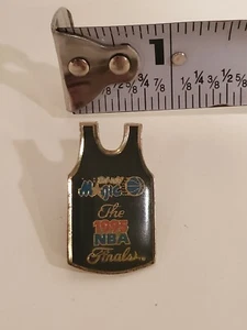 Orlando Magic The 1995 NBA Finals Black Jersey Stamped 1995 Basketball PIN - Bild 1 von 2