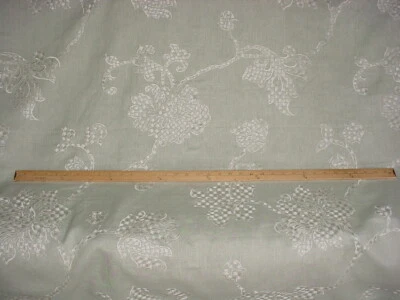 Tela de tapicería floral bordada Philomena Seamist 5-7/8Y Lee Jofa 2012118 Foto 1 de 4