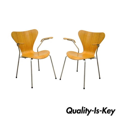 Pair of Danish Modern Fritz Hansen Arne Jacobsen Knoll Series 7 Arm Chairs A Cover