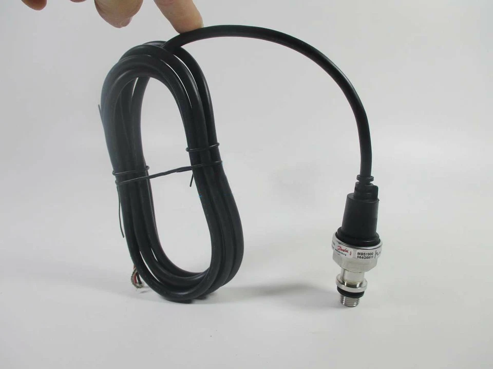 one New For DANFOSS 064G6611 0-16bar 4-20mA Pressure Sensors - Image 1 of 1