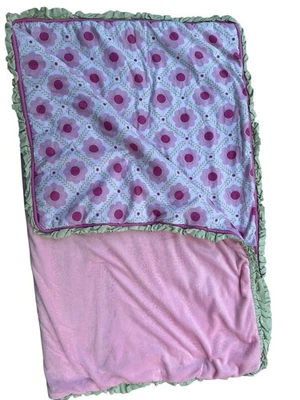 Cobertor de bebê rosa My Baby Sam com acabamento verde flores 36”x44” - Imagem 1 de 4