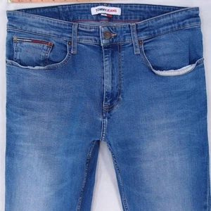 Mens Tommy Hilfiger AUSTIN Stretch Slim Tapered Blue Jeans W32 L32 - Picture 1 of 8