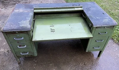 Vintage Mid Century Bruce Industrial Company Green Metal Steel Tanker Desk - Image 1 of 4