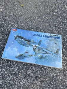 Academy MiniCraft Lockheed P-38J Lightning Escala 1:48 Modelo Kit 2126 - Sellado - Imagen 1 de 7