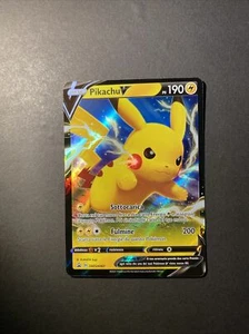 NUOVO CARTA POKÉMON HOLO PROMO PIKACHU V SWSH061 NM ITA - Picture 1 of 2