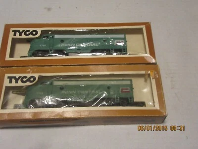 2 HO scale Penn Central F-9 A-Unit Diesel Locomotives. Both powered - Image 1 of 4