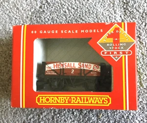 Hornby R6009 Spurweite OO 4 Plankenwagen Hensall Sand NEU und OVP - Bild 1 von 3