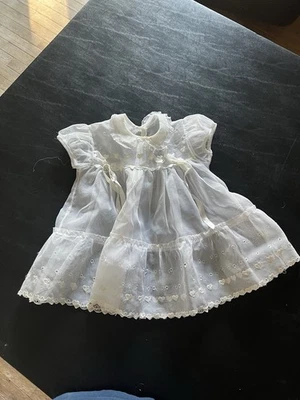 Antiguo Vestido de Bautizo Infantil Transparente con Detalles de Corazón - Excelente Estado Foto 1 de 4