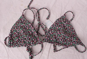 NEU Frankies Bikinis XL Lumia Bikinioberteil - schwarz ditsy floral - Bild 1 von 4