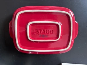 New Staub kitchen Gratin Dish Serving Dish Red 0.6 L Rectangle Oven Grill Safe - Picture 1 of 5