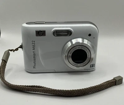 HP PhotoSmart M632-WHITE 7.2 MP Digital Camera 4GB SD Card working - Image 1 of 4