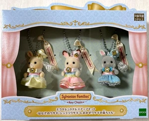 Schlüsselanhänger Sylvanian Families 40. Top Dress-Up Baby Hase Limitiert Neu - Bild 1 von 3