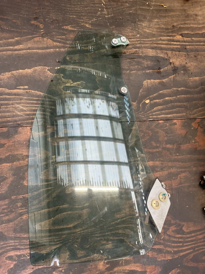 95-01 Subaru Impreza 2.5RS GC8 2Dr Coupe vidro para janela de passageiros direito - Imagem 1 de 1