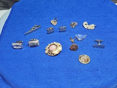 LOTE VINTAGE DE 13 ELEGANTES BROCHES TONO DORADO Y MÁS LEER 📚 DESCRIPCIÓN  Foto 1 de 4