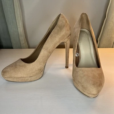 Bombas plataforma Forever 21 femininas nude camurça sintética 5” salto alto tamanho 8 - Imagem 1 de 4