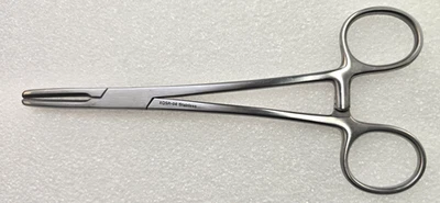 Tubo quirúrgico Aesculap abrazadera de cierre pinzas mandíbulas dentadas de 8" REF: SA 2856 Foto 1 de 4