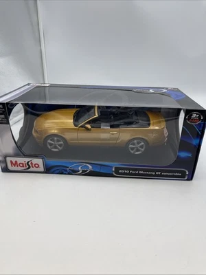 Maisto Special Edition 2010 Ford Mustang GT кабриолет золото 1:18 литой - Изображение 1 из 4