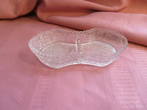 VINTAGE ~ ABPG ~ KLARGLAS MIT GESCHLIFFENEM DESIGN NUSSSCHALE ~ GEFORMT WIE EINE ERDNUSS ~ WUNDERSCHÖN - Bild 1 von 6