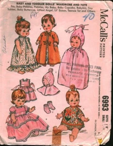 6993 Vintage McCalls Schnittmuster 60er Jahre Puppenschrank Kleid Höschen Robe Tote - Bild 1 von 2