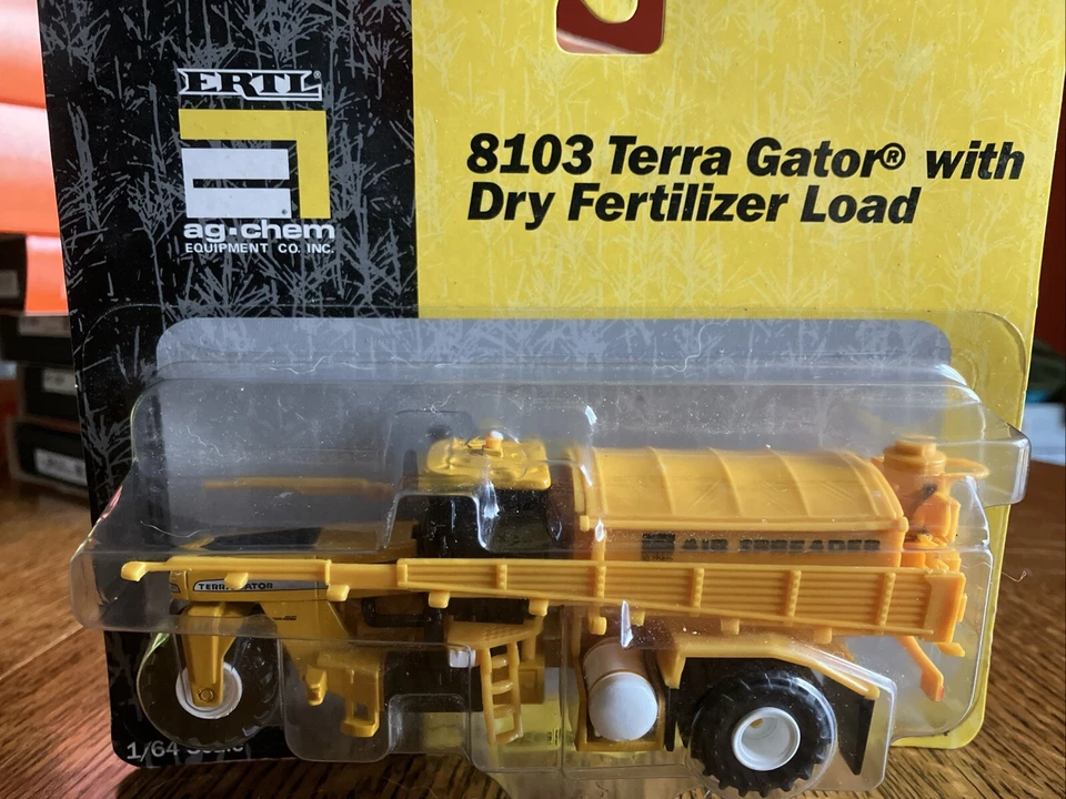 Ertl 12044 1 64 8103 Terra Gator w/Dry Fertilizer Load