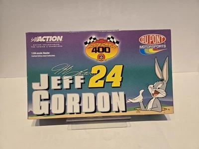 Винтажный литой автомобильный самосвал 2001 Jeff Gordon Dupont Looney Tunes масштаб 1:64 - Изображение 1 из 4