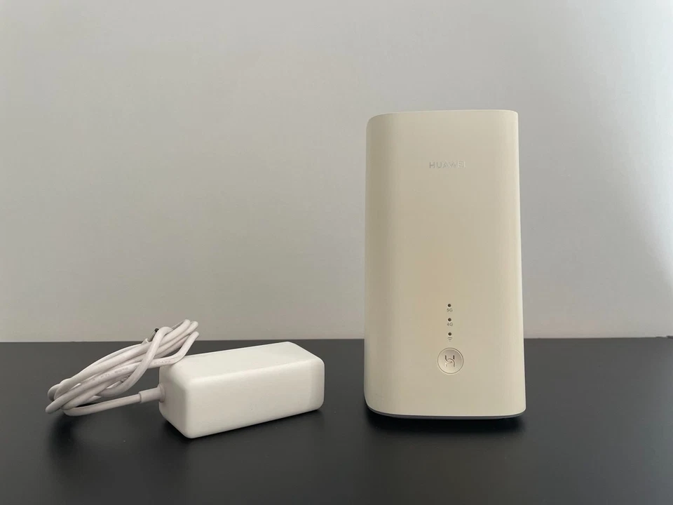 Huawei H122-373, 5G CPE Pro 2 LTE 5G Router 3.6 Gbps DL, Wi-Fi 6+ 2976Mbps2 - Immagine 1 di 1