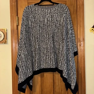Lululemon Divinity Trax White Black Poncho Wrap Sweater Herringbone OSFM - Picture 1 of 14