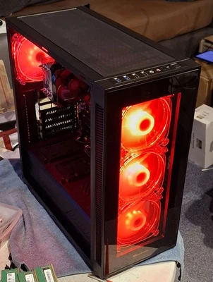 PC  ohne Graka  hat auch alles für Win 11, mit Graka kann er gutes Gaming - Bild 1 von 4