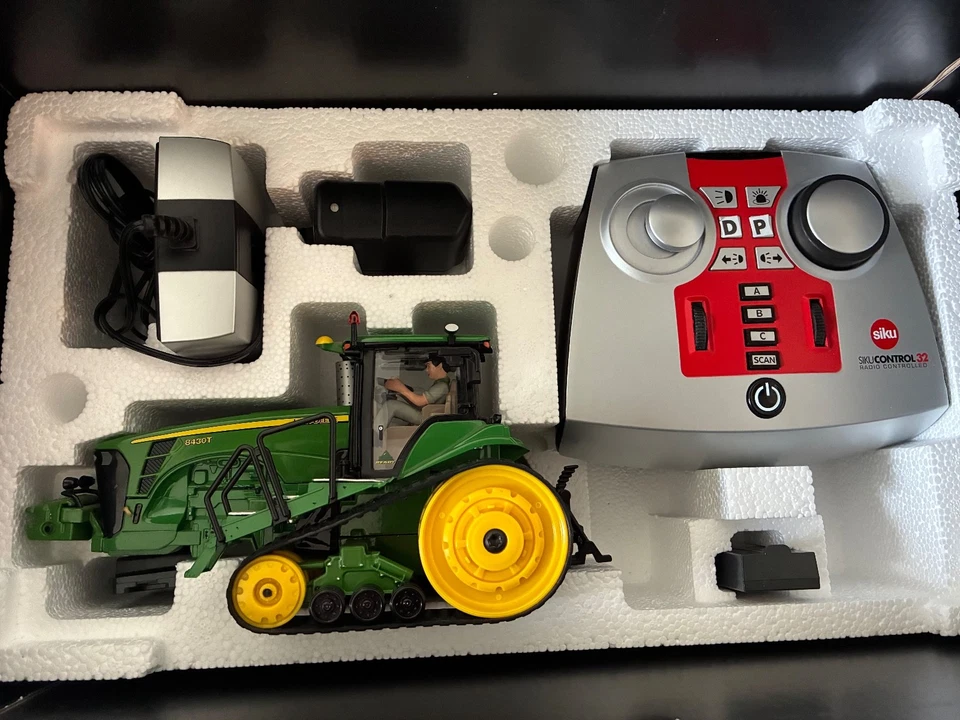 Siku 6762 Control Raupenschlepper John Deere -OVP-  inkl. 2 Akkus -Rarität- - Bild 1 von 4