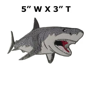 Aplique de recuerdo bordado de hierro con parche de tiburón prehistórico Megalodon - Imagen 1 de 12
